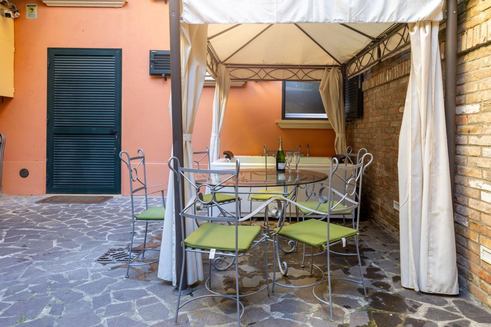 Bolognaroomscom - Isaia Garden Private Garden Spa Bath — Photos 2